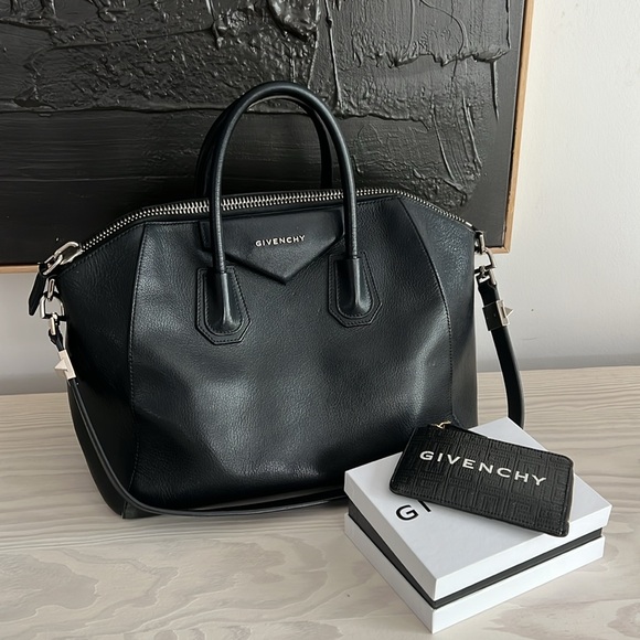 SOLD🌸 Givenchy Textured Card Holder Zippy Wallet - Picture 12 of 12